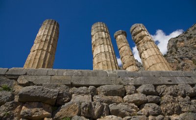 the temple of apollo at delphi