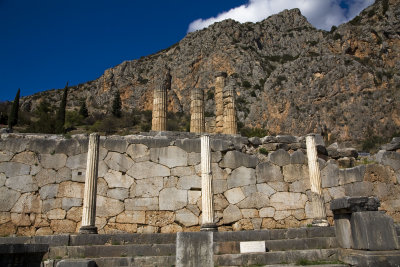 the temple of apollo at delphi