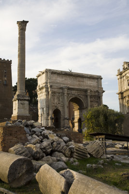 arch of septimius severus and the column of phocas, rome, italy (10/08)