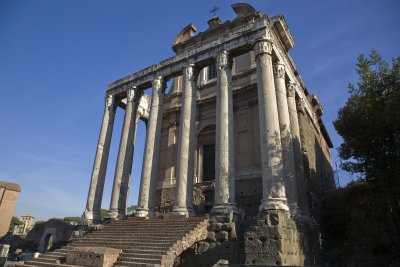 temple of antoninus and faustina