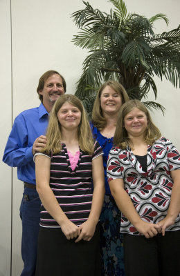 Peggy (Welch), Gary, Brittney, and Caitlyn Scantlen