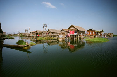 192 Inle floating village.jpg
