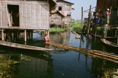 194 Inle floating village.jpg