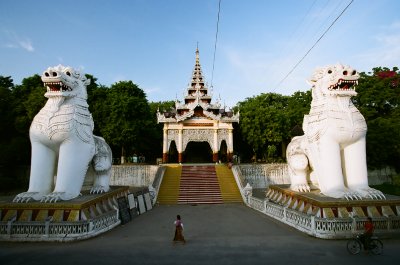 382 Mandalay hill entrance.jpg