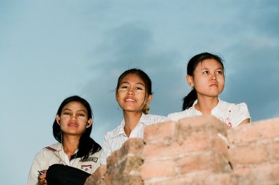 436.2 Bagan - Girls on Buledi stupa.jpg