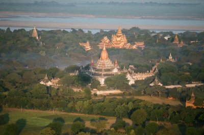 496 Bagan Balloon ride.jpg