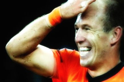 1-3 Robben scores a header!