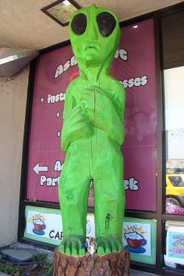 Meeting a terrified wooden Alien in Roswell