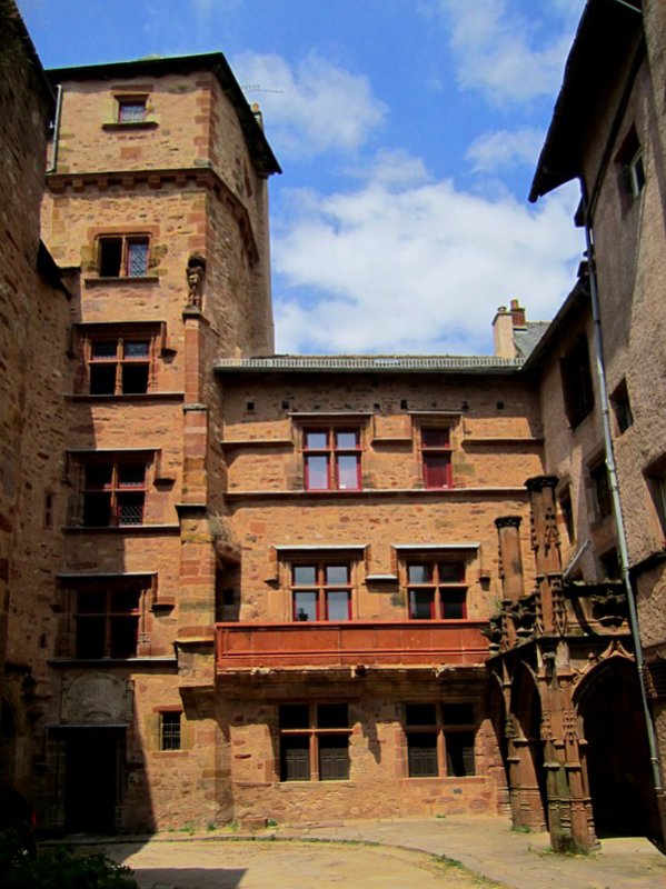 La maison en pierre rouge