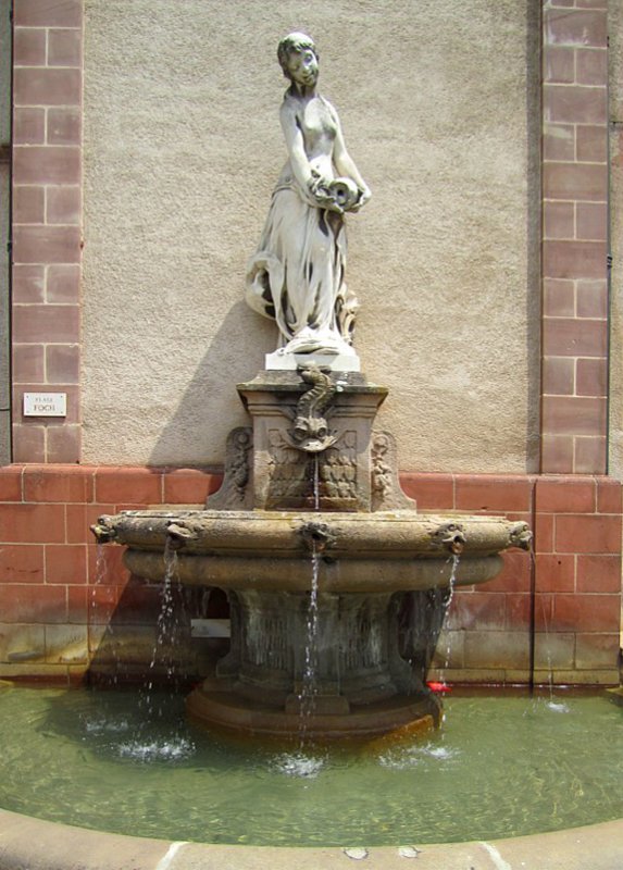 La fontaine de la place Foch