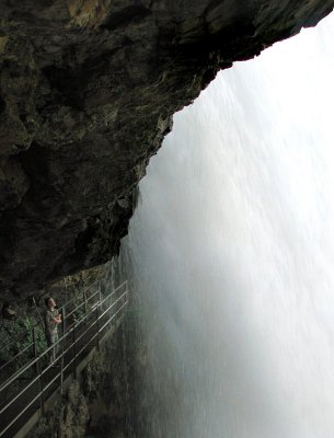 Sous la cascade