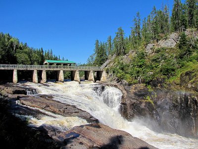 la chute sous la passerelle