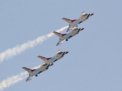 5 Thunderbirds F-16 Fighting Falcon 01