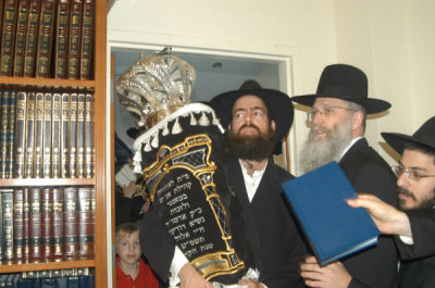 Hakofos and Dancing at Shul