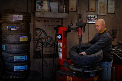 Repairman tyre.