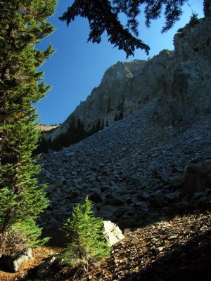 Peak above Magee Lake called Red Cliff