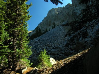 Peak above Magee Lake called Red Cliff