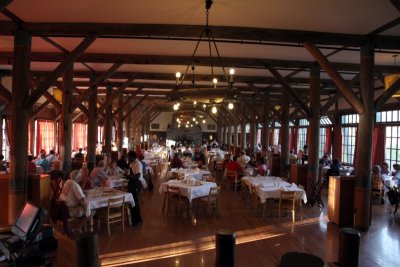 Paraidse Lodge dining room