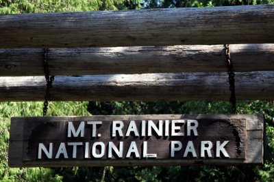 Mt Rainier National Park entrance sign