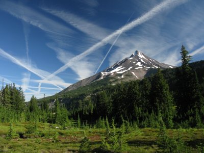 Damn jet trails over Mt Jefferson!!