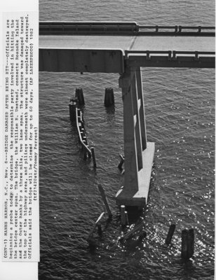 110882 barge hits bridge_2.jpg