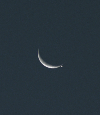 dia90 - Venus nearing the Moon