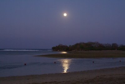 DSC00860.800.jpg - Luna llena para la primera noche en Bali