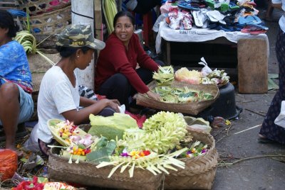 DSC01344.800.jpg - Un mercado local camino a Gunung Kawi