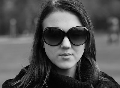 girl with sunglases