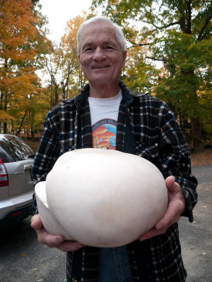 Georges Giant Puffball1020125.jpg