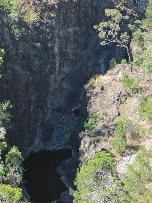 Kinbombi Falls