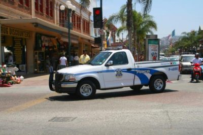 3862 Mexican Police Truck.jpg