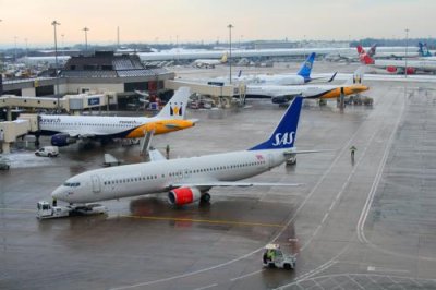 7863 SAS Airlines T1 Apron.jpg