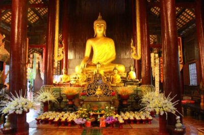 1206 Inside Wat Phan Thao.jpg