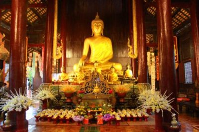1206 Inside Wat Phan Thao.jpg