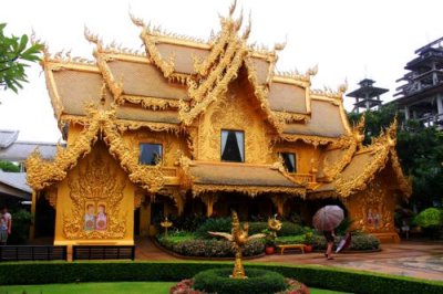 1470 Gold Temple Chiang Rai.jpg