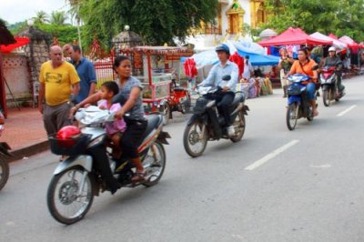 1823 Motorbikes Luang Prabang.jpg