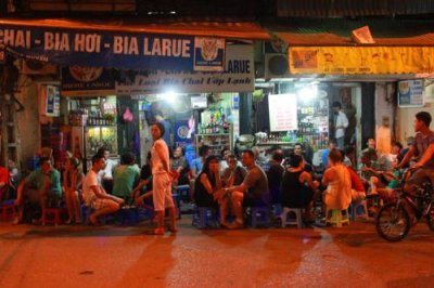 2042 Bia Hoi corner.jpg