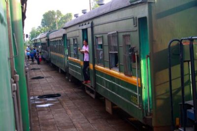 2597 Train in Dong Hoi.jpg