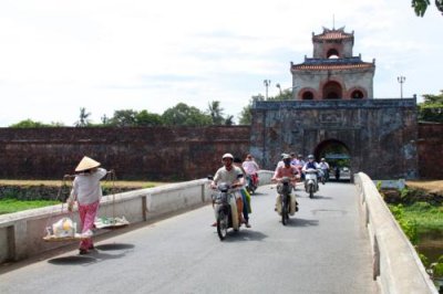 2632 Entering Hue Citadel.jpg