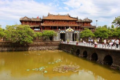 2654 Inside main gate Hue.jpg