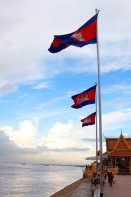 3567 Phnom Penh flags.jpg