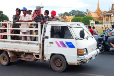 3610 Workers on Truck.jpg