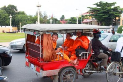 3622 Monks Phnom Penh.jpg