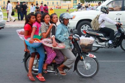 3627 Five on bike Phnom Penh.jpg