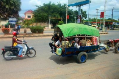 3851 Kompong Thom traffic.jpg