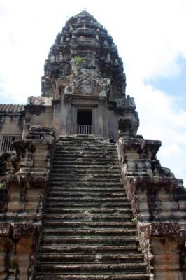 3922 Corner tower Angkor.jpg