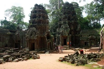 4083 Courtyard Ta Prohm.jpg