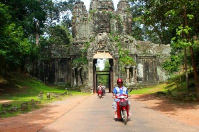 4095 Angkor Thom north gate.jpg
