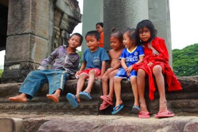 4241 Kids at Angkor Wat.jpg